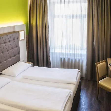 Hotel Theater 4*