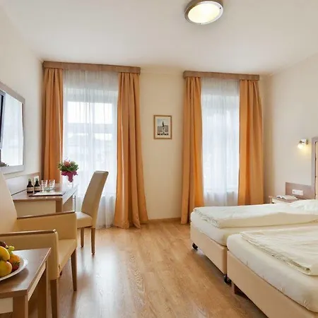 Theater Hotel 4*